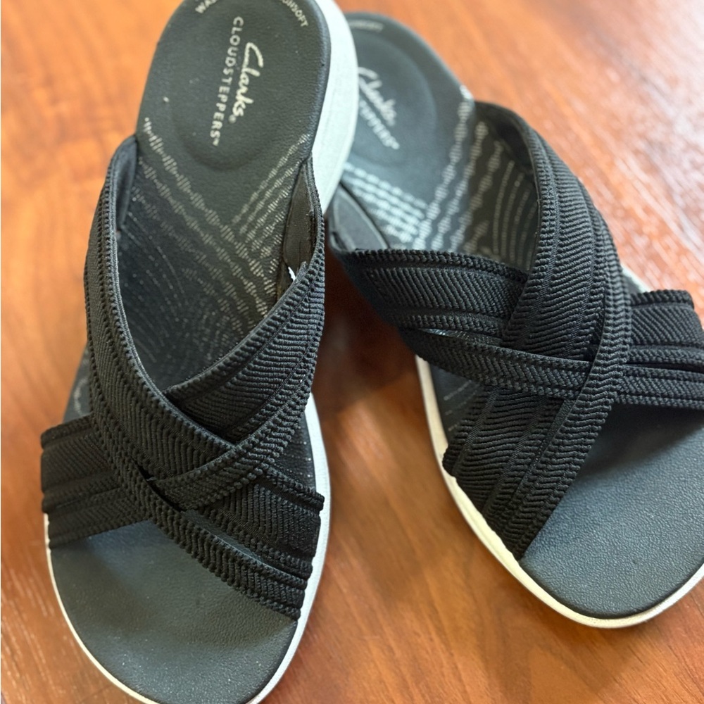 Clarks Cloud Steppers Black Cross-Strap Sandals